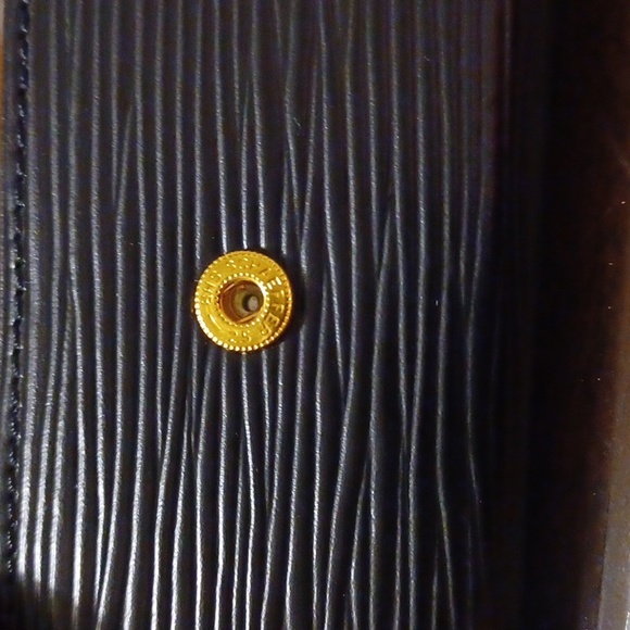 ✨️LOUIS VUITTON EPI LEATHER 6 KEY HOLDER - Picture 8 of 15